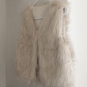 Faux fur vest ❤️❤️SOLD❤️❤️